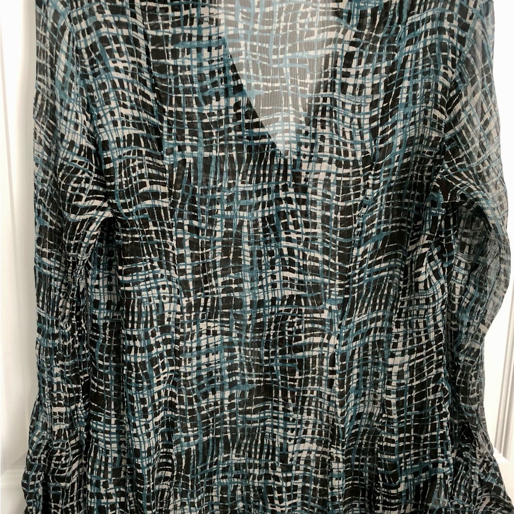 Chic Black and Blue Women's Top-Sz 8, silk, see through , buttons